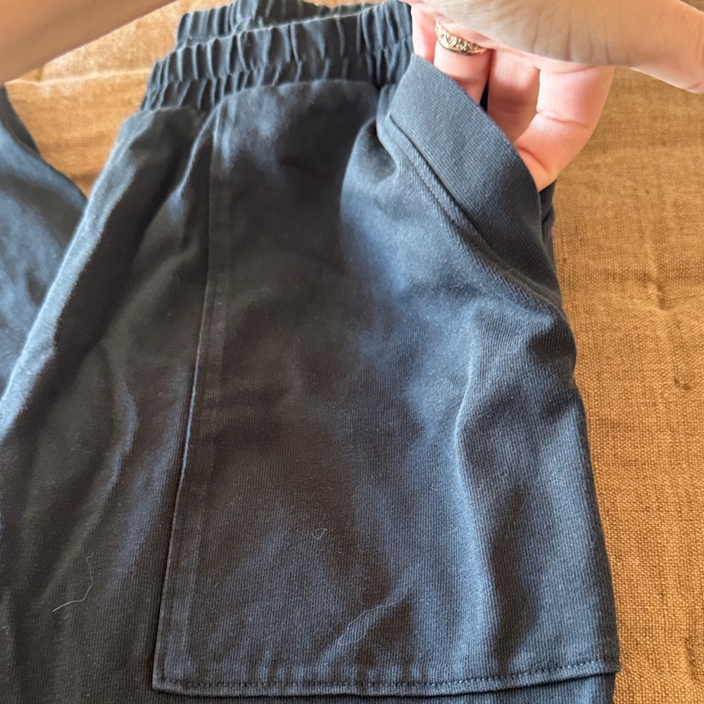 VUORI Women’s Black Elastic-Waist Casual Pants - Picture 2 of 5
